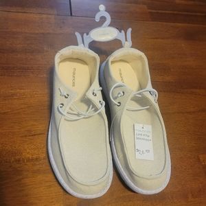 NWOT Maurices Slip On Shoes Sienna 9.5